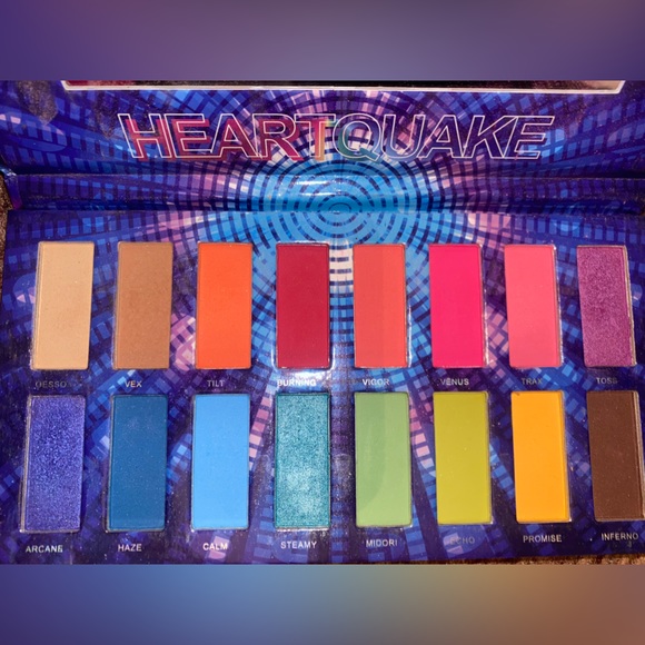 De’Lanci LE Heart Quake Eyeshadow Palette - Picture 3 of 3